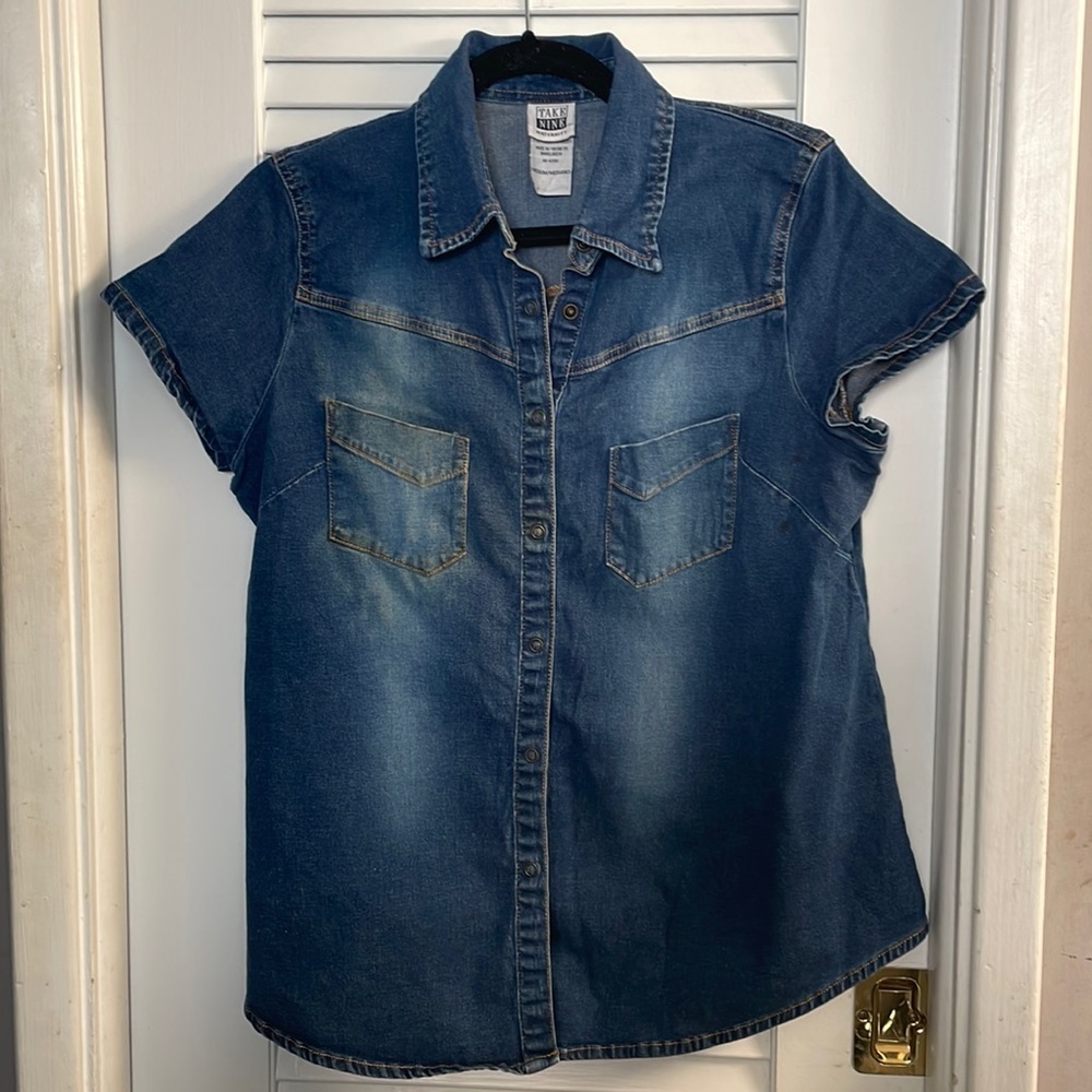 Denim Take Nine Maternity Shirt Size M, Excellent Pre-loved condition.Snap front